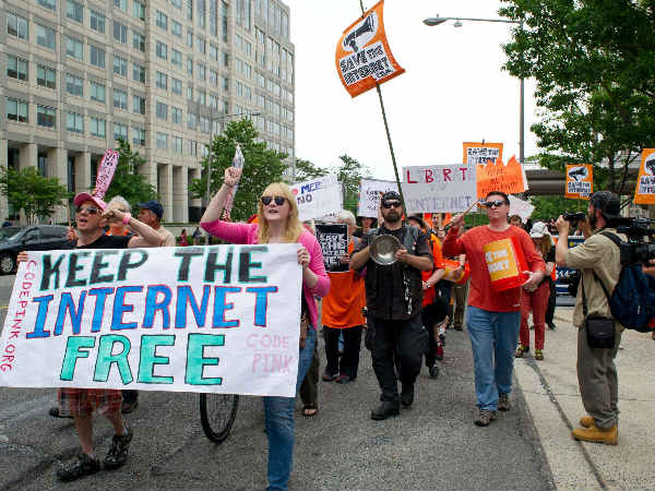 ఉచిత ఇంటర్నెట్ అనేది డేటారూపంలో ఉండాలే తప్ప