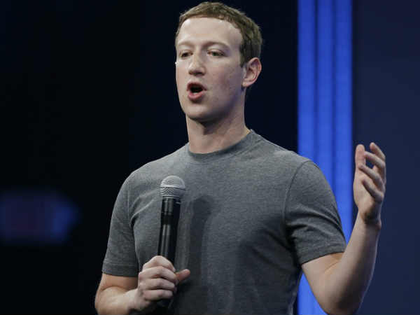 నెర్డీ ఫెలోతో డేటింగ్ చెయ్యడం కంటే స్వయంగా