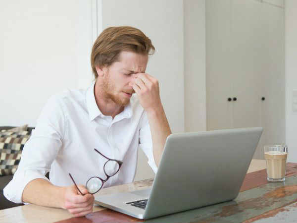 ఐపాడ్స్, ఫోన్లు చూడడం మానుకోగల్గితే సైబర్ సిక్నెస్ కు దూరంగా