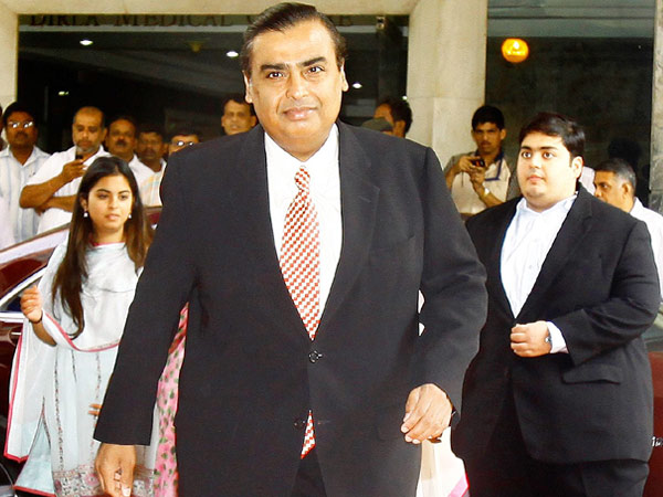 దేశంలో అందరికంటే ధనికుడిగా పేరున్న