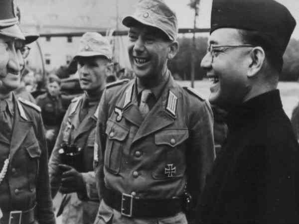 ఈ సంఘటన గురించి తెలియగానే ఇండియాలోని బ్రిటిష్ అధికారులు 