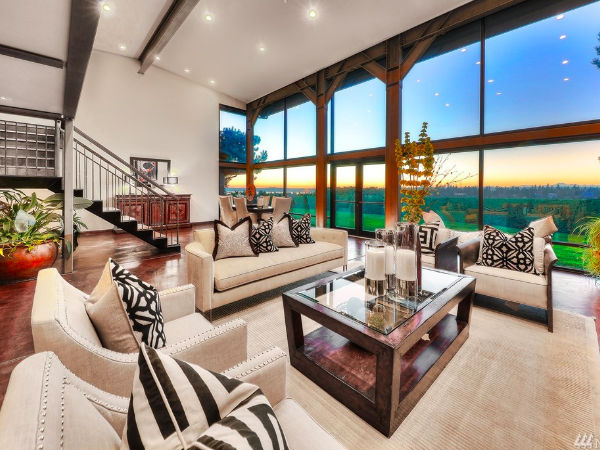 అమ్మకానికి పెట్టిన తన ఇంటికి 