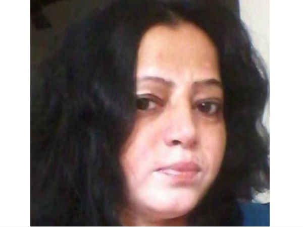 మంగళవారం రాత్రి 8 గంటలకు రూమ్‌మేట్‌ నిధి శర్మ వచ్చేసరికి.