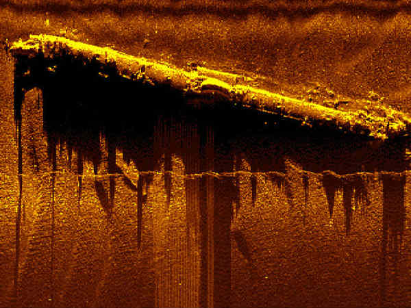 సముద్రంలో మునిగిపోయిన ఓ ఓడను