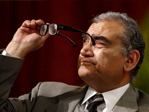 తన సమూల తెలివి తేటలను అందరికి పంచాలనుకోవడం