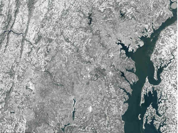 అమెరికా మంచు తుఫానులో కూరుకుపోయిన చిత్రాలు 