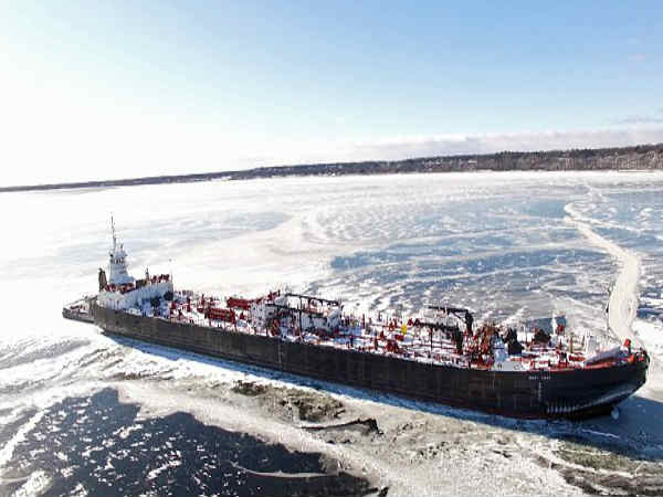 అమెరికా మంచు తుఫానులో కూరుకుపోయిన చిత్రాలు 