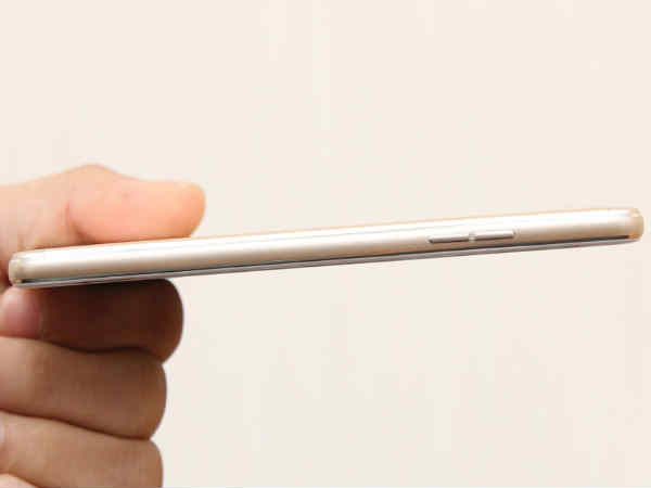 వచ్చే ఏప్రిల్‌లోనూ మరో స్మార్ట్‌ఫోన్‌ ఎఫ్‌1 ప్లస్‌ను