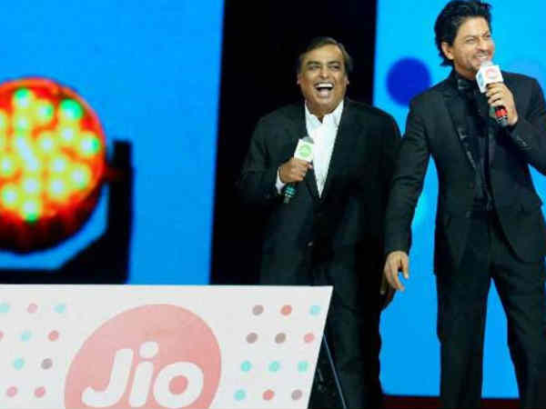 రిలయన్స్ గ్రూప్ చైర్మన్ ముకేశ్ అంబానీ