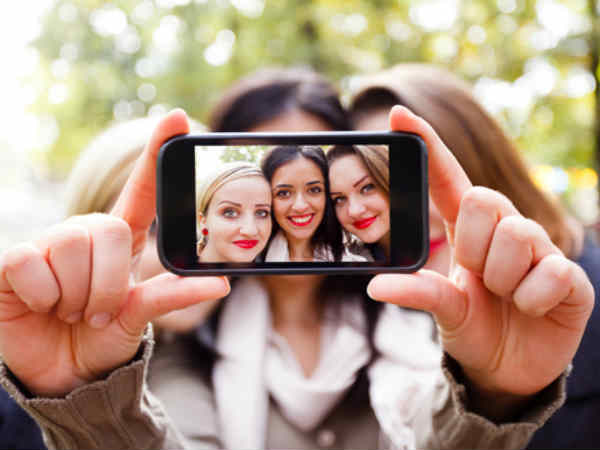 ఇక సెల్ఫీ మార్కెటింగ్ విషయానికొస్తే.. వివిధ