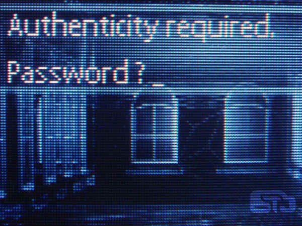 గతవారం 300 మంది ఖాతాదారుల పాస్వర్డ్స్ను చోరీచేసి