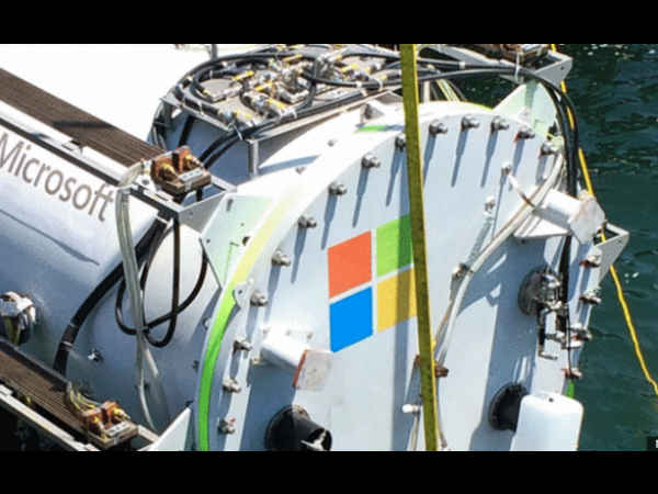 ప్రపంచంలోనే తొలి జలాంతర్గామి డేటా సెంటర్ గా