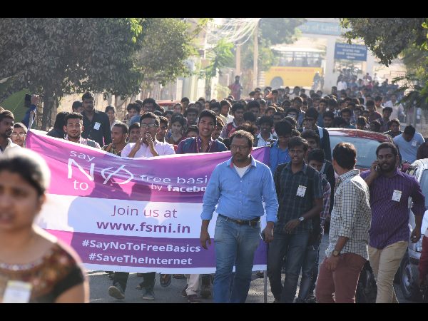 ఇంటర్నెట్‌ సమానత్వానికి వ్యతిరేకమంటూ స్వచ్ఛంద కార్యకర్తలు