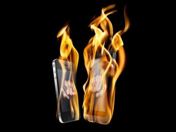 మాట్లాడుతుండగా ముఖం పేలిన ఫోన్