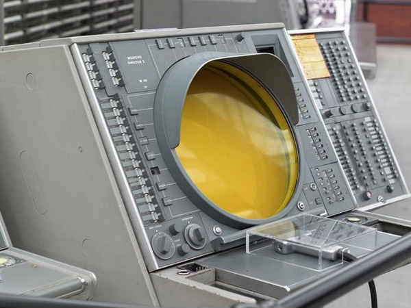 ఫస్ట్ రియల్ టైమ్ గ్రాఫిక్స్ డిస్ ప్లే కంప్యూటర్ - 1951