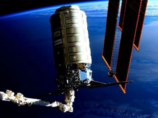 అంతరిక్షంలో 340 రోజులు, అడుగడుగునా అద్భుతాలు