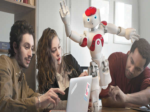  మనుషులను పోలిన 10 రోబోట్లు