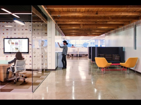 ఆధునిక ఫీచర్లతో  AOL కార్పొరేట్ స్థావరం