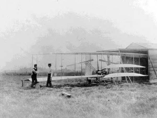 తొలి విమానం..తొలి రేడియో..తొలి సెల్‌ఫోన్!!