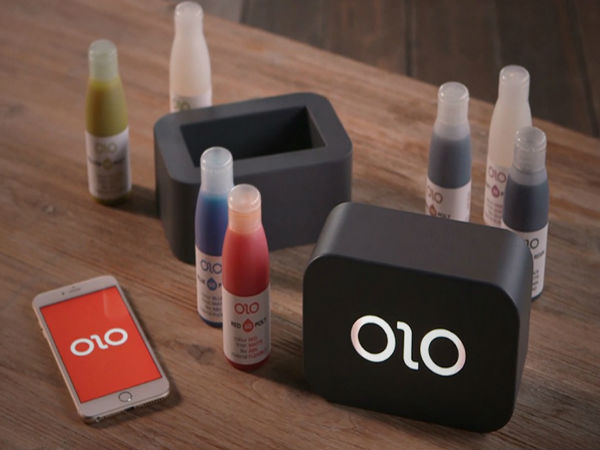 స్మార్ట్‌ఫోన్‌ను 3డీ ప్రింటర్‌లా మార్చేసే సరికొత్త ఉపకరణాన్ని అమెరికా కంపెనీ OLO 3D Inc అభివృద్థి చేసింది. స్మార్ట్‌ఫోన్ డిస్‌ప్లే నుంచి వెలువడే కాంతిని ఉపయోగించుకుని ఈ ఉపకరణం 3డీ ప్రింట్‌లను సృష్టిస్తుంది. OLOగా పిలవబడుతోన్న ఈ 3డీ ప్రింటర్ విలువ 99 డాలర్లు.  బ్యాటరీల పై నడిచే ఈ ప్రింటర్‌లో ప్రత్యేకమైన చిప్‌తో పాటు మోటర్‌ను ఏర్పాటు చేసారు. ఓ ప్రత్యేకమైన సాఫ్ట్‌వేర్ ఆధారంగా ఈ పాకెట్ సైజ్ ప్రింటర్ రన్ అవుతుంది. ఆండ్రాయిడ్, విండోస్ ఇంకా ఐఓఎస్ ఫోన్‌లను ఈ ప్రింటర్ సపోర్ట్ చేస్తుంది.