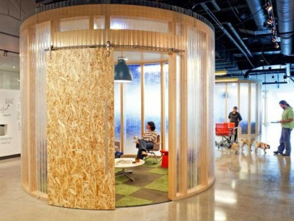 ఆధునిక ఫీచర్లతో  AOL కార్పొరేట్ స్థావరం