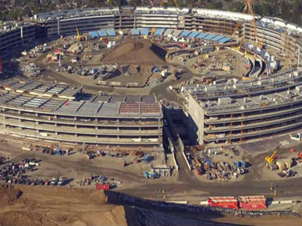 యాపిల్ స్పేస్‌షిప్‌లో డ్రోన్‌లు హల్‌చల్..?