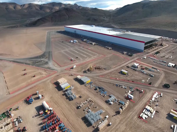 ఊహలకందని Tesla's Gigafactory