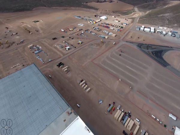 ఊహలకందని Tesla's Gigafactory