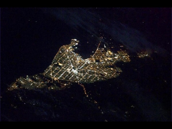 ఆకాశం నుంచి భూమిని చూపించాడు