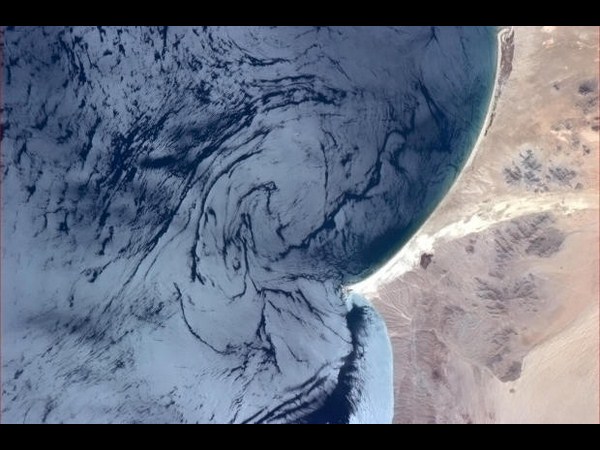 ఆకాశం నుంచి భూమిని చూపించాడు