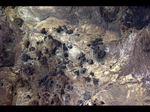 ఆకాశం నుంచి భూమిని చూపించాడు