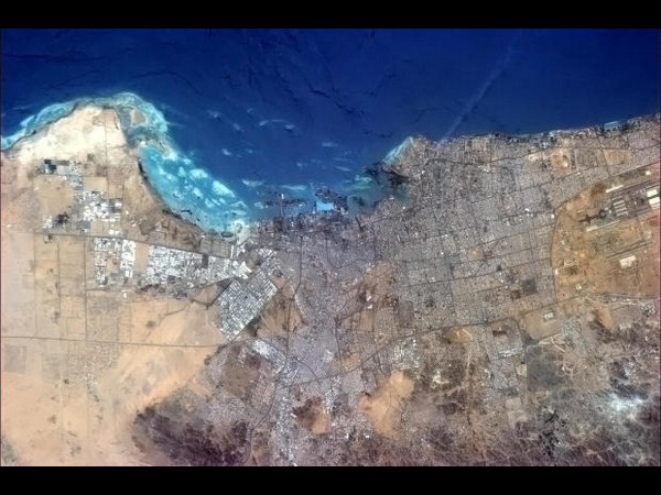 ఆకాశం నుంచి భూమిని చూపించాడు