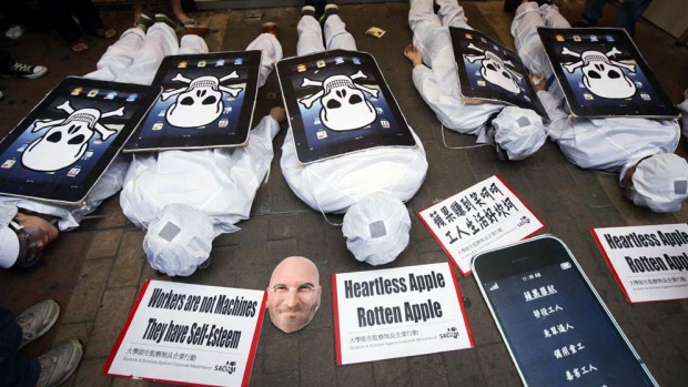 షాకిస్తున్న చైనాలోని ఆపిల్ ఫ్యాక్టరీ చీకటి రహస్యాలు