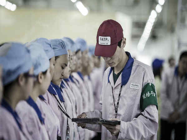 షాకిస్తున్న చైనాలోని ఆపిల్ ఫ్యాక్టరీ చీకటి రహస్యాలు