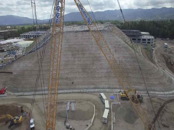  ఆపిల్ క్యాంపస్ 2లో అన్నీ సొరంగ మార్గాలే !