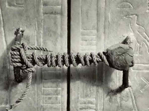 హిస్టరీని మిస్టరీగా మార్చిన చిత్రాలు 