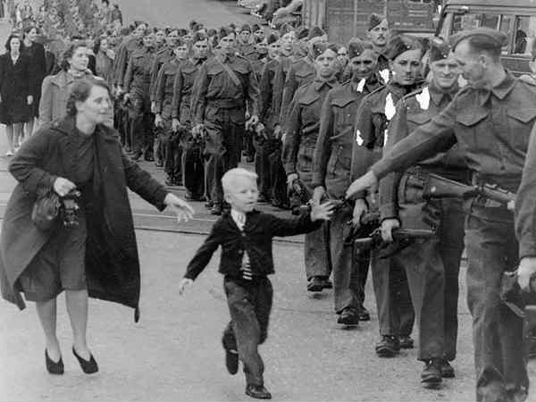 హిస్టరీని మిస్టరీగా మార్చిన చిత్రాలు 