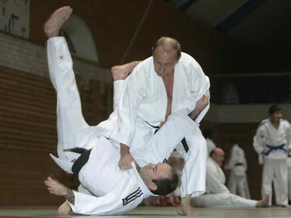 ఇంటర్నెట్లో దుమ్ము రేపుతున్న పుతిన్ 