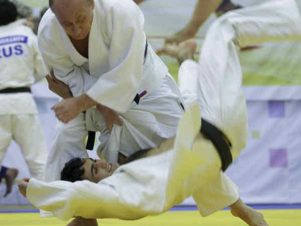 ఇంటర్నెట్లో దుమ్ము రేపుతున్న పుతిన్   