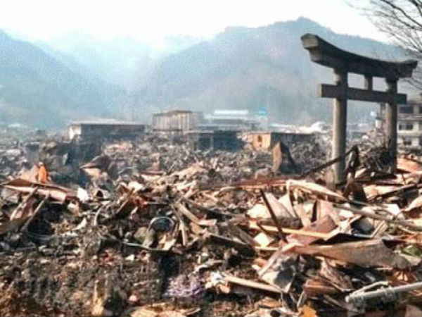 అణు బాంబు ధాటికి ధ్వంసమైన హిరోషిమా నగరం