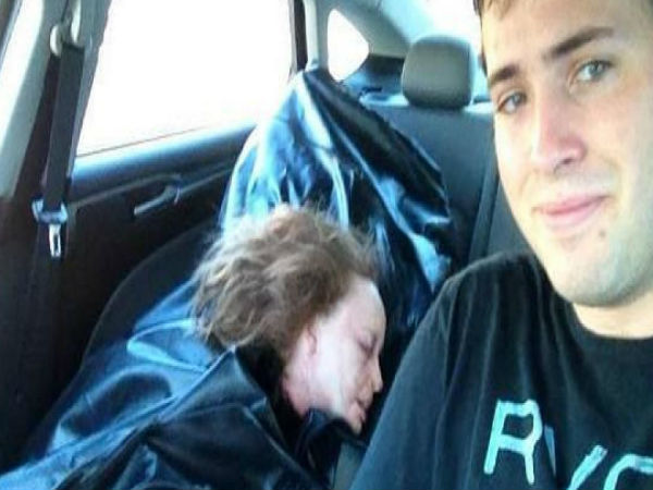 శవాలతో సెల్ఫీల లొల్లి..