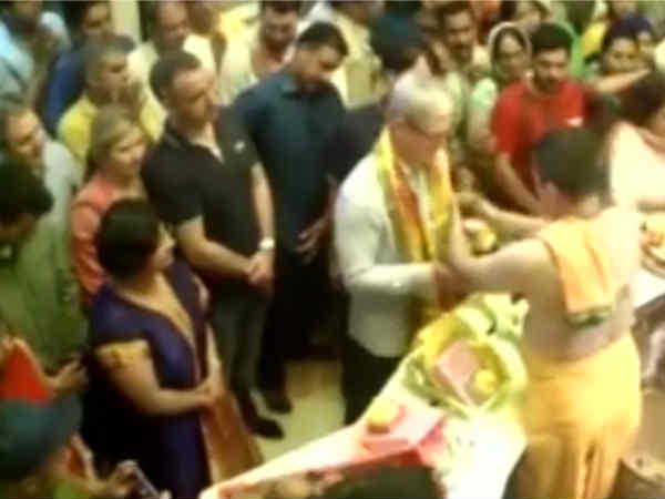 ముంబైలో ఆపిల్ సీఈఓ 