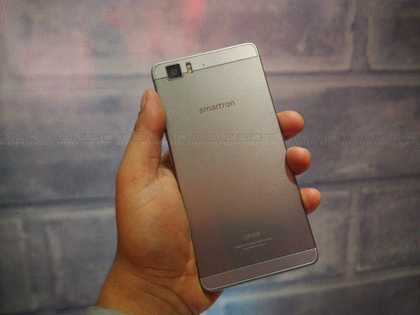 స్మార్ట్రాన్ టీఫోన్ స్పెసిపికేషన్స్