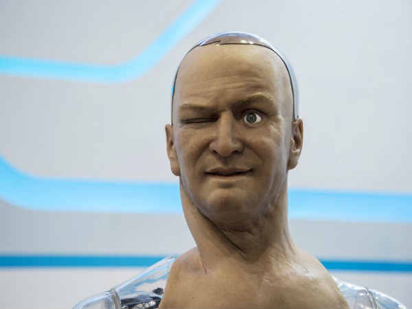 గాల్లో చక్కర్లు కొట్టనున్న రోబో ఈగలు 