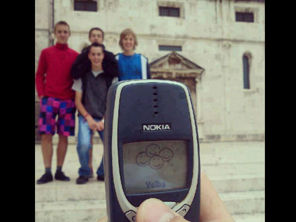 సోషల్ మీడియాలో సెటైర్ల లొల్లి..!