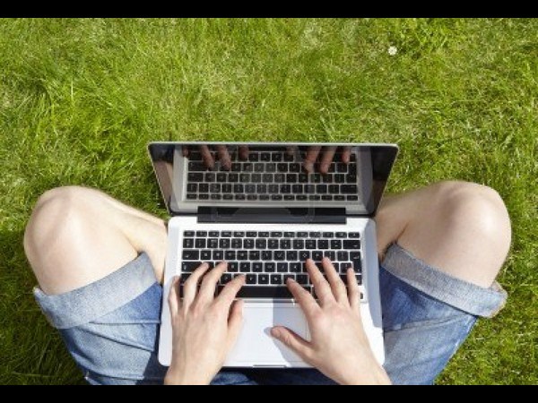 బీకేర్ పుల్.. ల్యాప్‌టాప్‌‌లు షాక్ కొడుతున్నాయి 