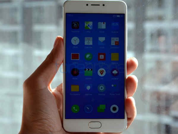 ఫోన్ రానే లేదు: 3 లక్షల బుకింగ్‌లు అయిపోయాయి  