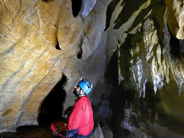 ఆశ్చర్యానికి గురి చేస్తున్న వేల ఏళ్ల పెయింటింగ్‌లు 