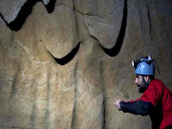 ఆశ్చర్యానికి గురి చేస్తున్న వేల ఏళ్ల పెయింటింగ్‌లు 