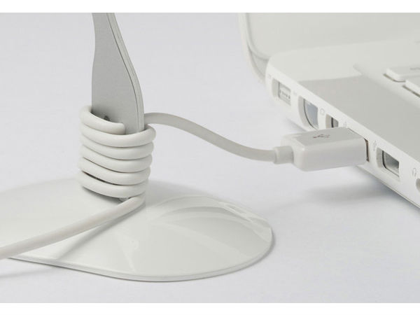 వైర్లు చిక్కుపడకుండా చూసే క్రియేటివ్ హోల్డర్స్